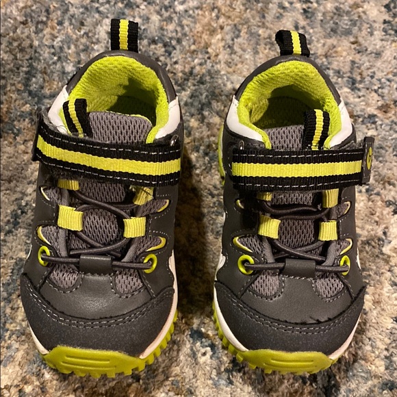 Kids Gray and Green ShoesSole Play brand boys size 4 toddler - Picture 2 of 6